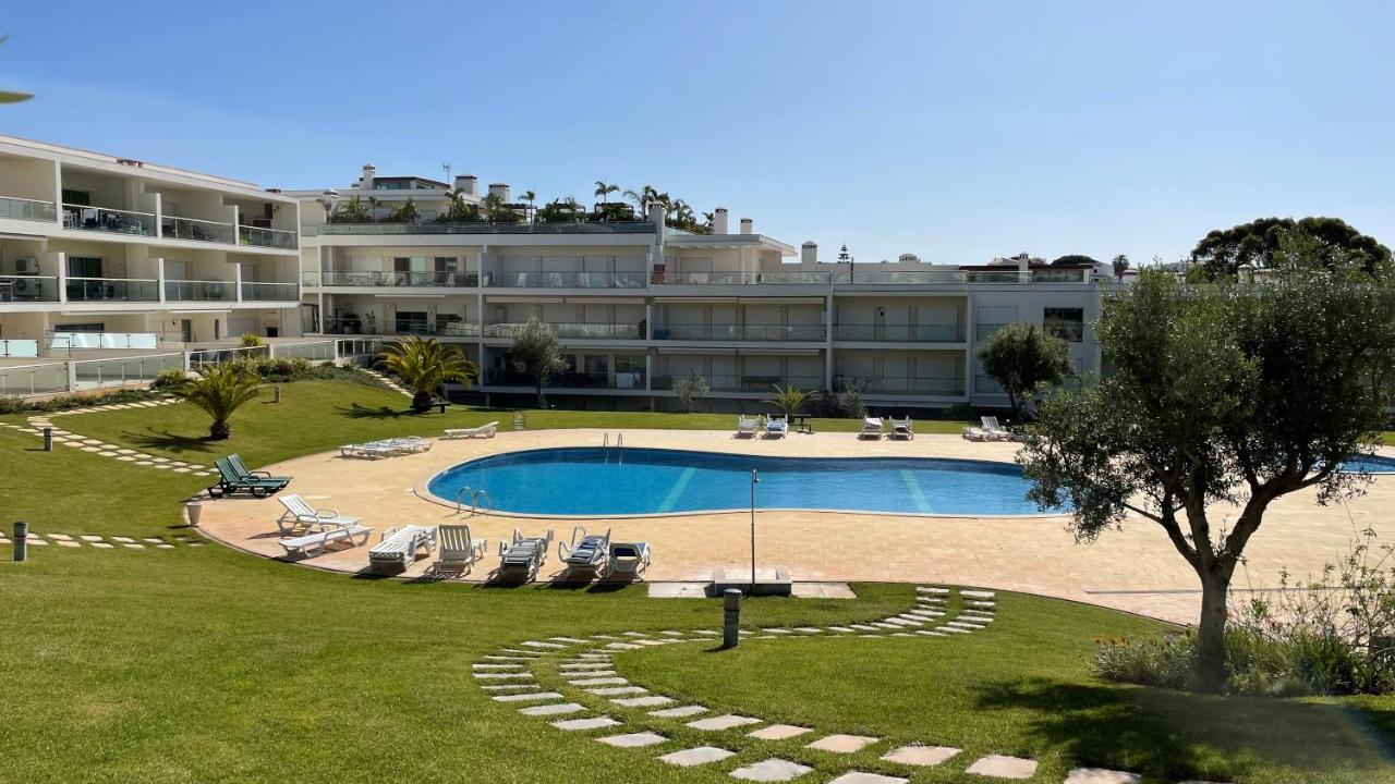 Charmant Appartement A 1Km De La Plage, Avec Piscine A Albufeira Buitenkant foto