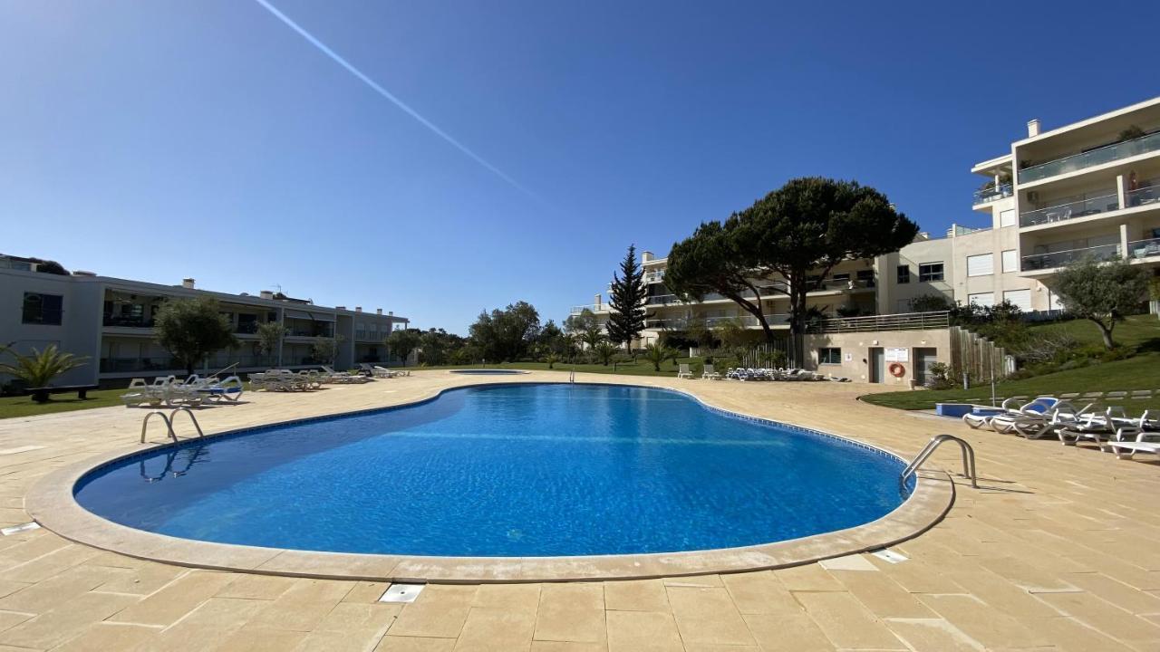 Charmant Appartement A 1Km De La Plage, Avec Piscine A Albufeira Buitenkant foto