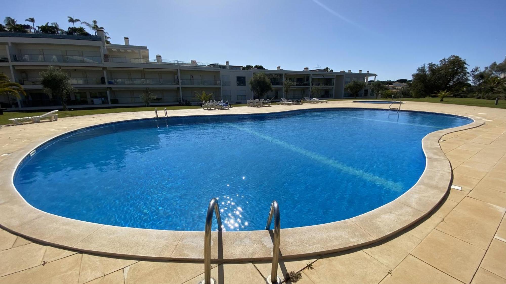 Charmant Appartement A 1Km De La Plage, Avec Piscine A Albufeira Buitenkant foto