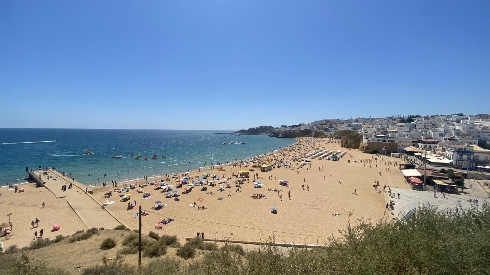 Charmant Appartement A 1Km De La Plage, Avec Piscine A Albufeira Buitenkant foto